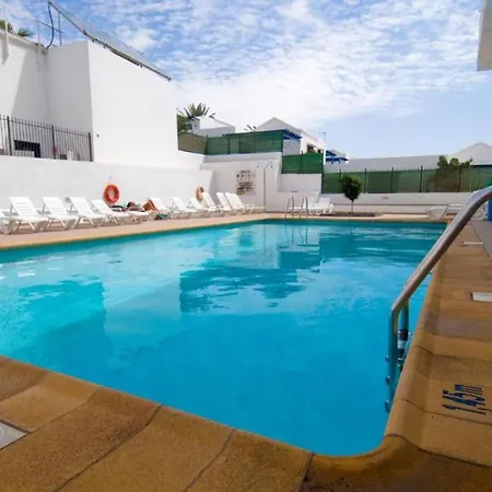 Apartamento De Un Dormitorio Con Vistas Al Mar, Acceso Directo En La Playa Puerto Del Carmen *